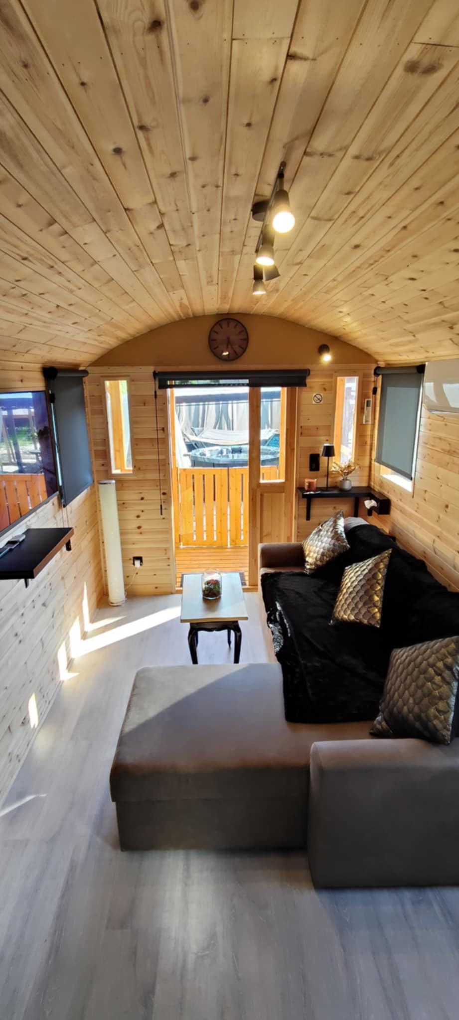 monoi luxueuze woonwagen